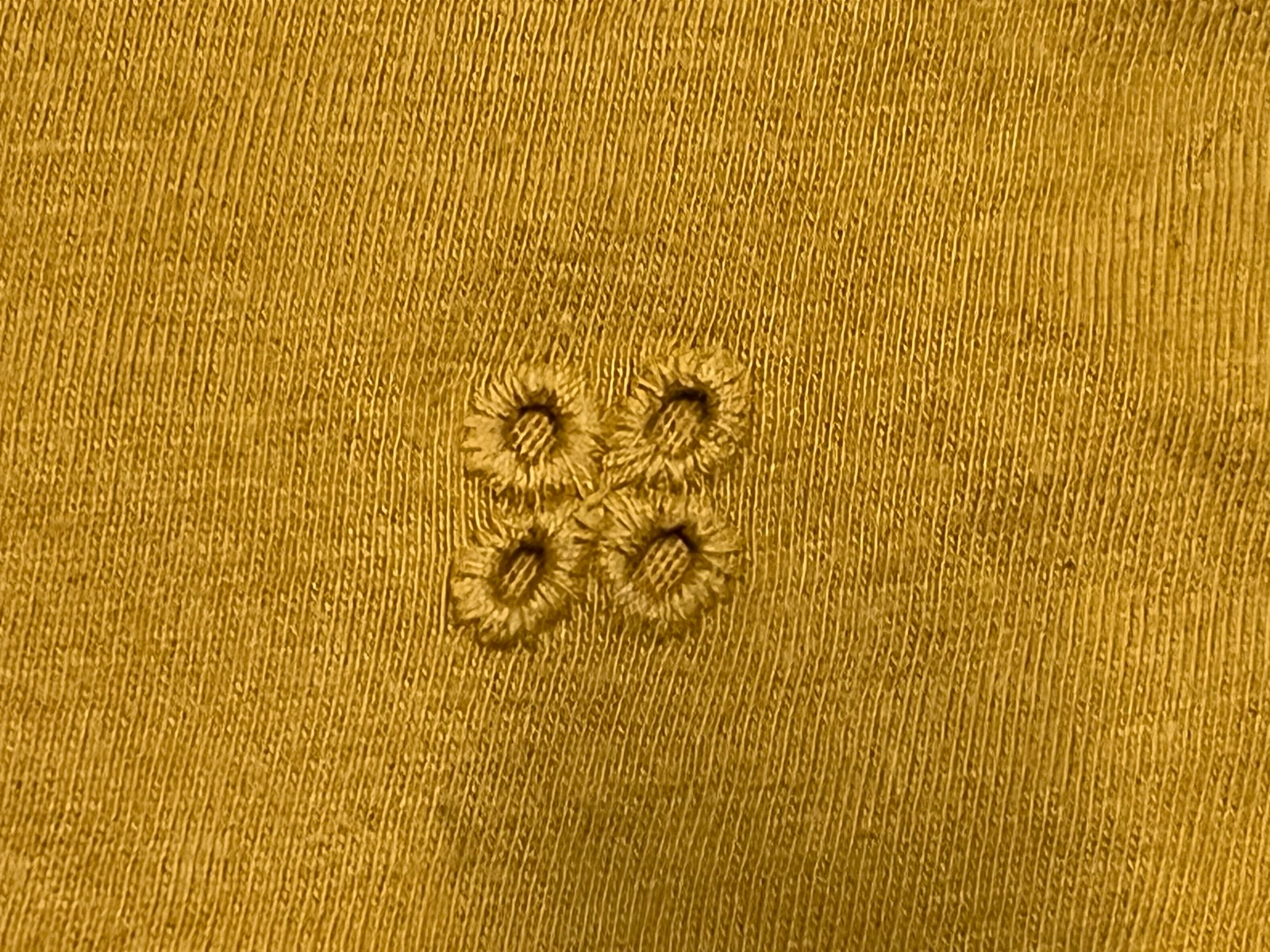 Camiseta naranja con calados  – photo 10